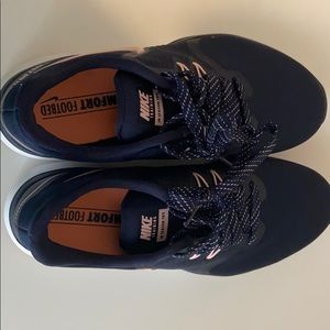 New Nike shoes size 7